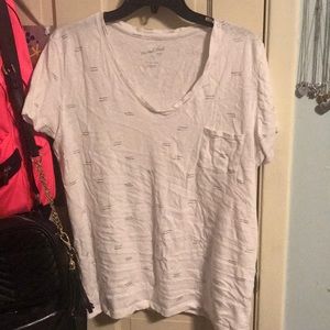 V-neck t-shirt